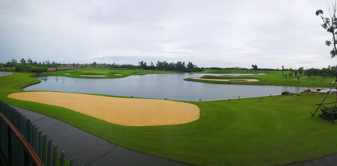 ゴルフ場スライド1