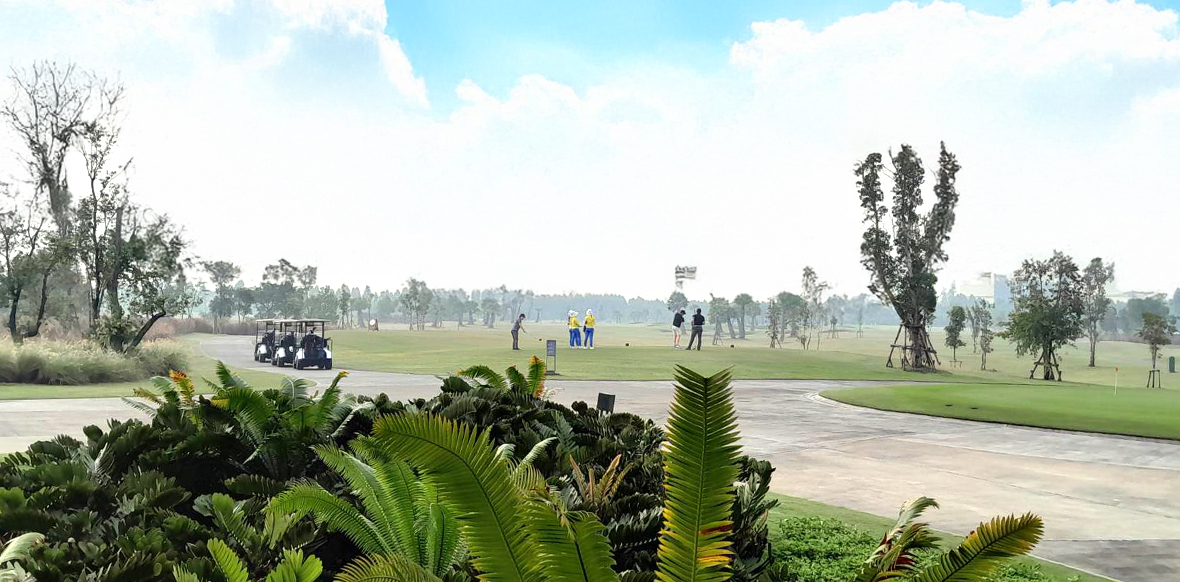 ゴルフ場スライド3